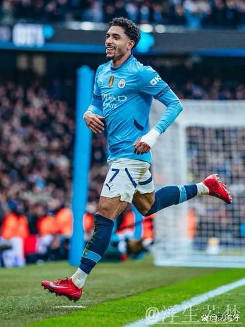 马尔穆什戴帽助曼城4-0横扫纽卡，重返英超前四，麦卡蒂建功
