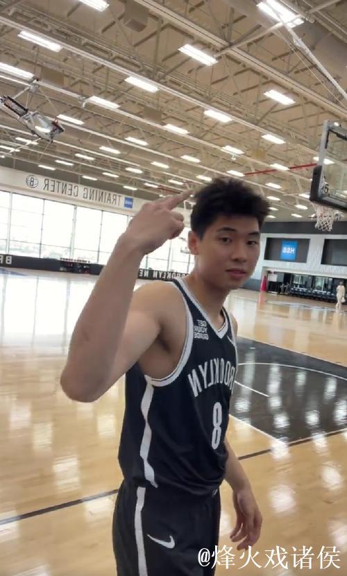 崔永熙新赛季选择8号球衣 官方身高定为1米98